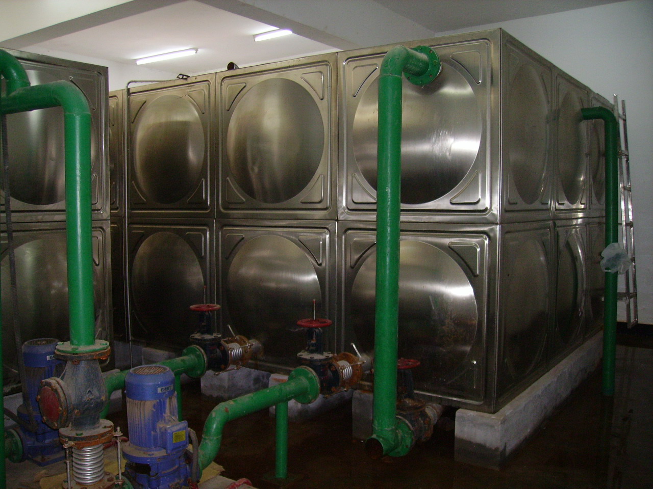 荆宜高速玉泉管理站水泵房用不锈钢矩形水箱